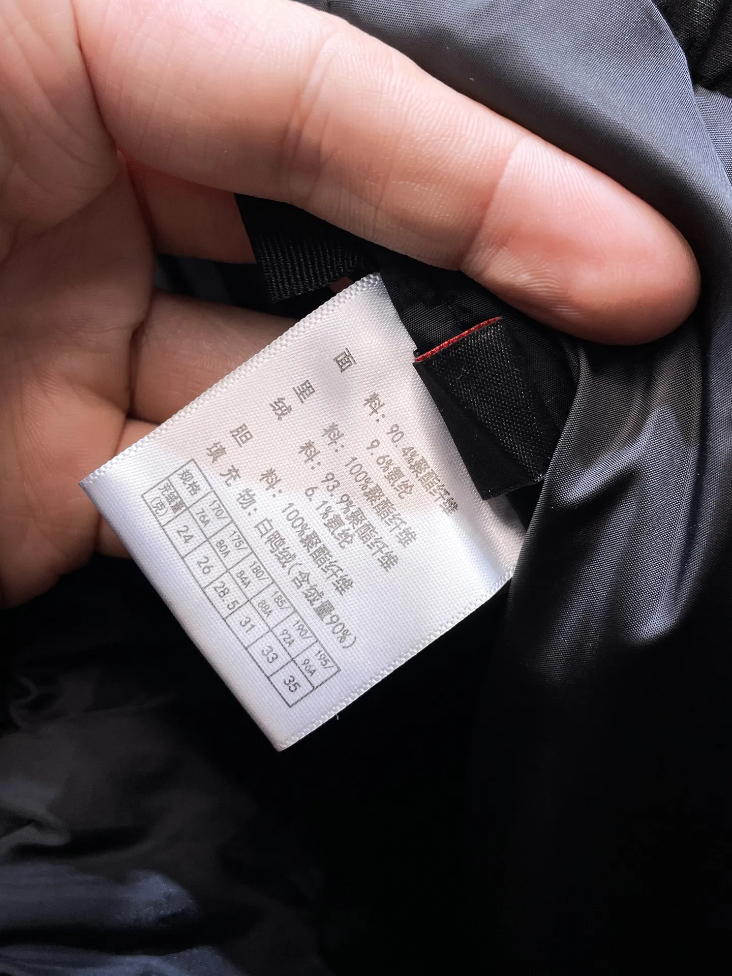 P490 Big Goose🇨🇦 🌹25 new autumn and winter thickened warm down pants are here🔥A must-have outdoor windproof, lockable and warm in winter. Made of professional-grade outdoor windproof, waterproof and breathable fabric. Lining is 90% white duck down filling. Lightweight design. Lightweight and warm. Seamless gluing process on the inside. Uses light and gall-free anti-drilling fabric to effectively prevent velvet running. Original hardware accessories. Classic logo matching. Simple and versatile, the upper body is stylish and not bloated. The style is the same for men and women! Size: M-3XL.